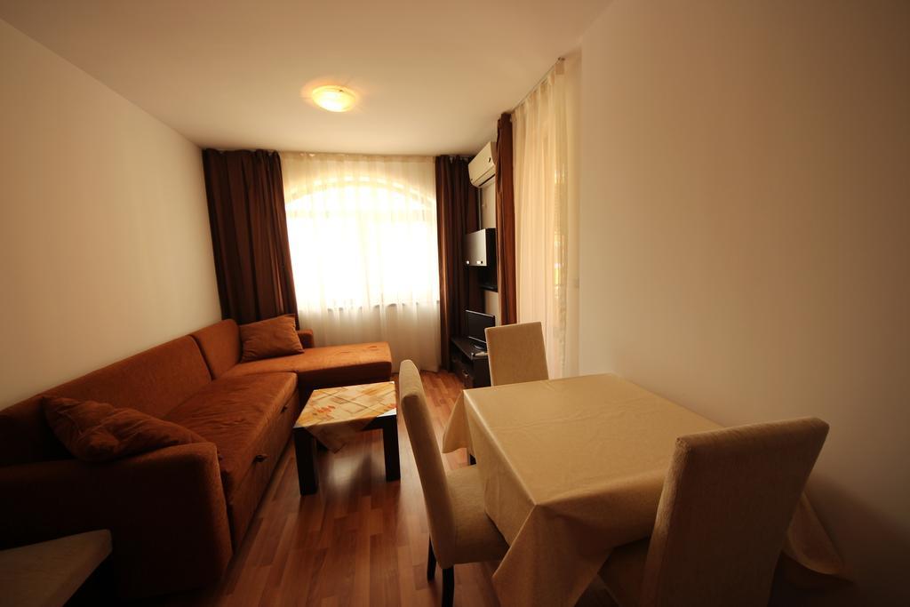 Menada Diamant Apartments Slăntjev Brjag Rum bild
